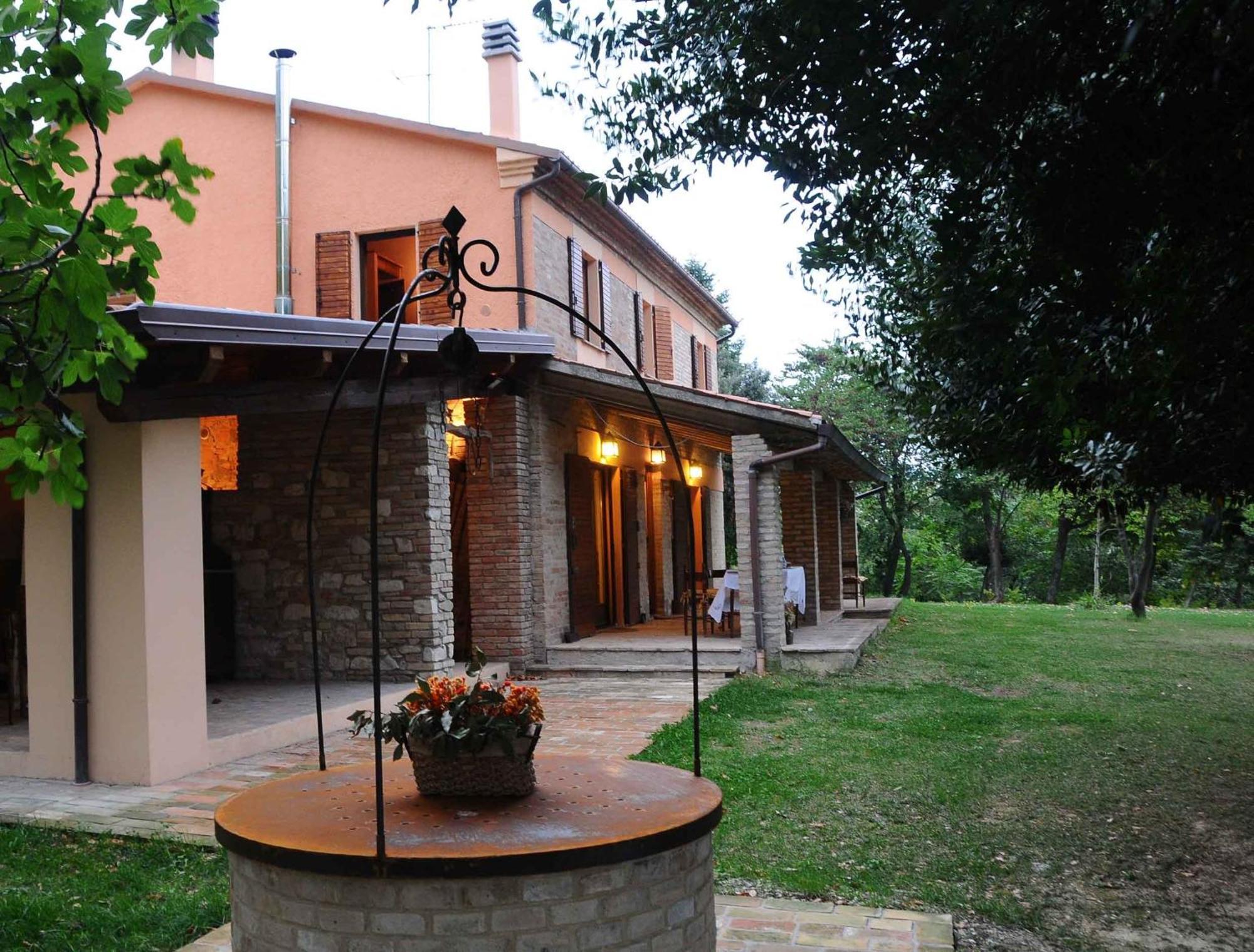 Cornio Delle Fronde Guest House Fontecorniale Exterior photo